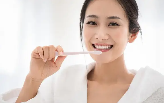 深圳蔬菜批發(fā)中心與您分享：睡前刷牙和早上刷牙，哪個(gè)更重要?